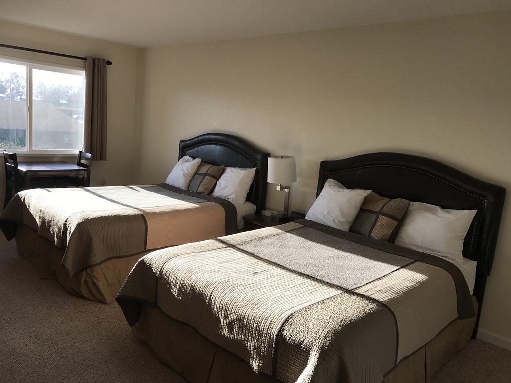 Townhouse Inn & Suites Klamath Falls Exteriör bild