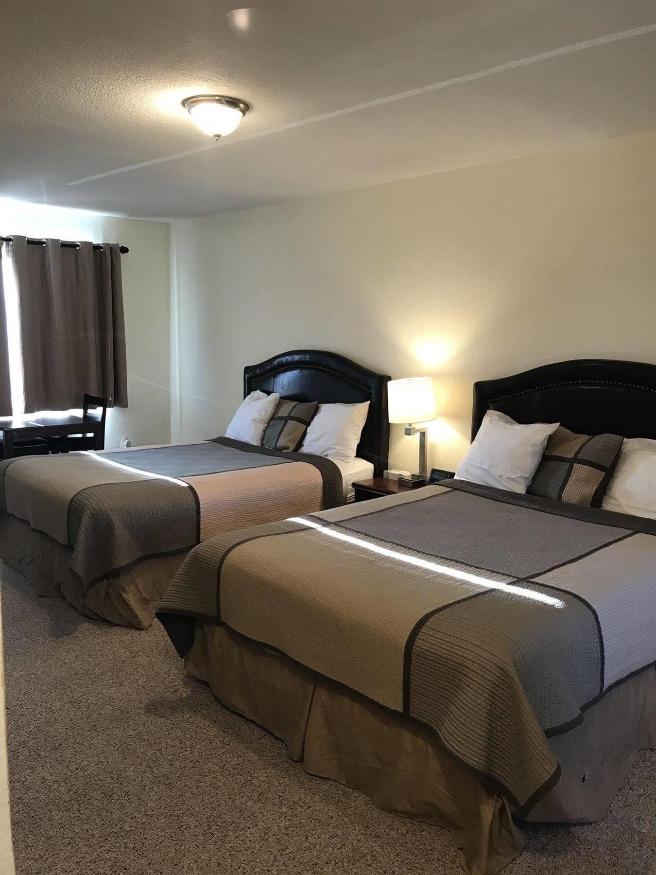 Townhouse Inn & Suites Klamath Falls Exteriör bild